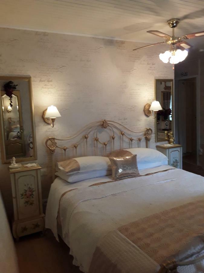Bed and Breakfast Moulin De La Civiere Kergrist-Moelou Exterior foto